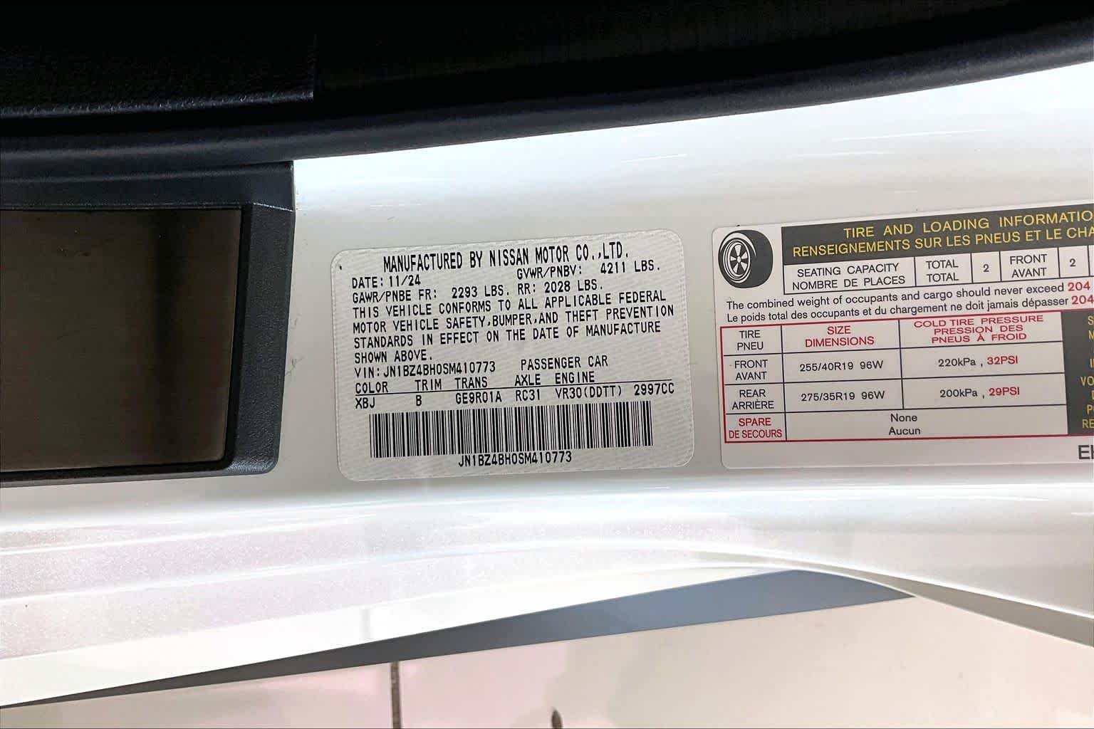 Used 2025 Pearl White Tricoat/Super Black Nissan Performance image 33