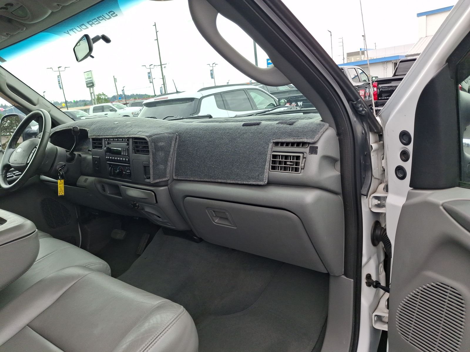 Used 2004 White Ford XL image 19