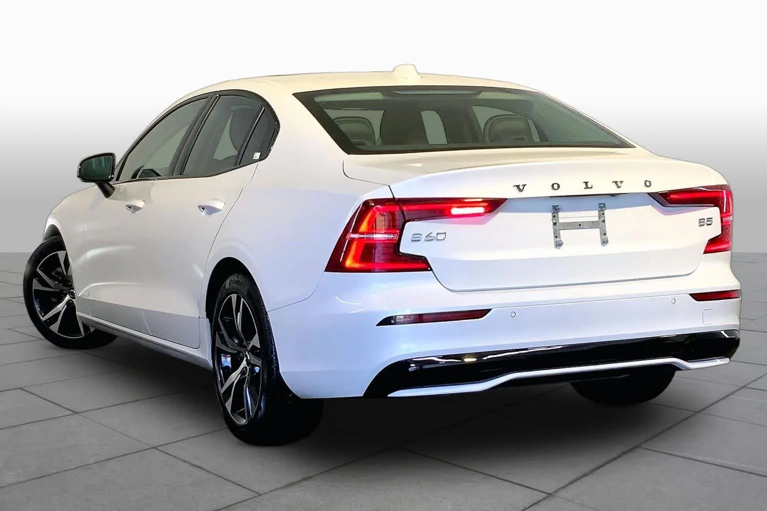 Used 2025 Crystal White Pearl Volvo Core image 12