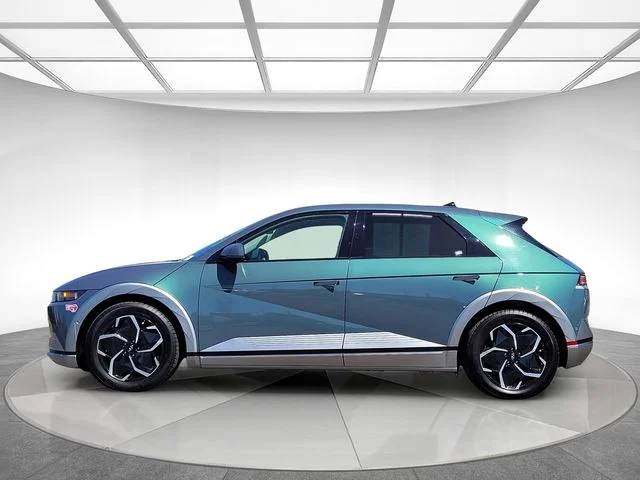 Used 2024 Green Hyundai Limited image 7