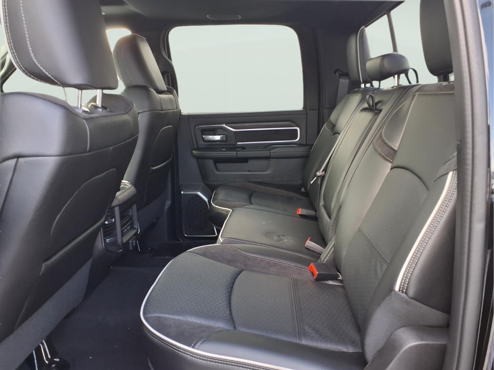 New 2026 Diamond Black Crystal Pearl-Coat Exterior Paint RAM Laramie image 8