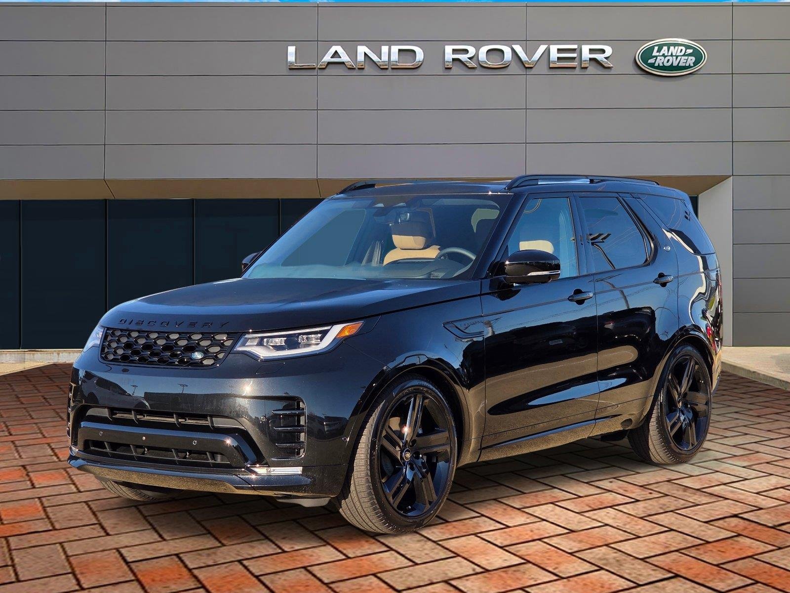 New 2026 Santorini Black Land Rover Dynamic SE image 3