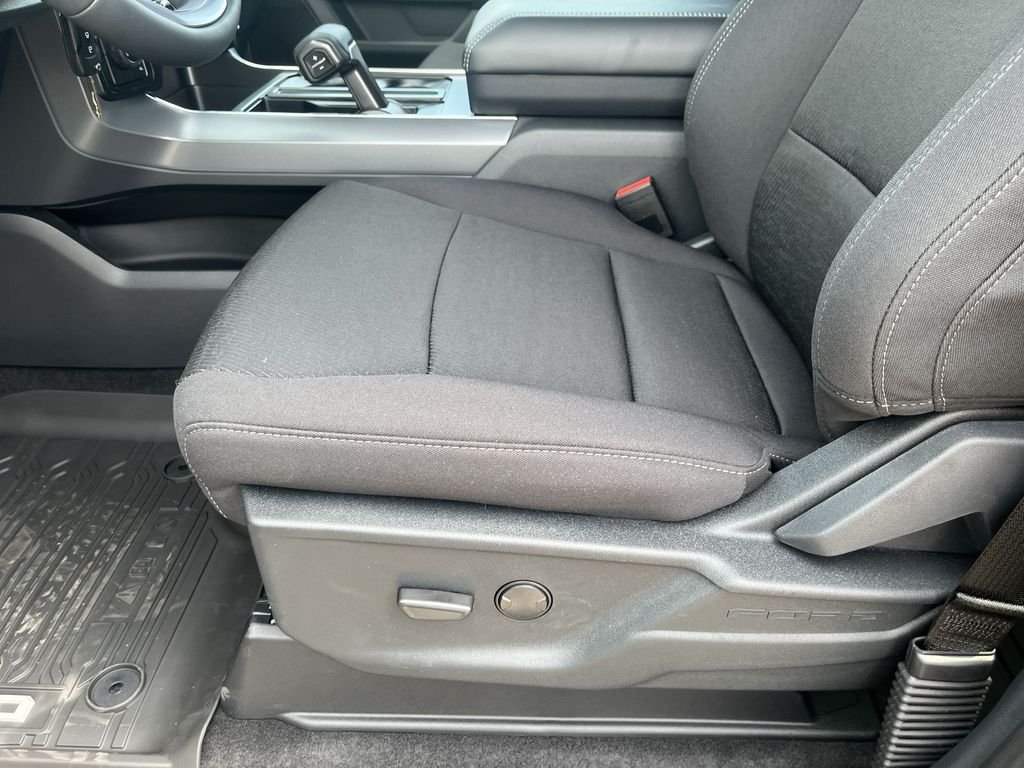 New 2026 Carbonized Gray Metallic Ford XLT image 12