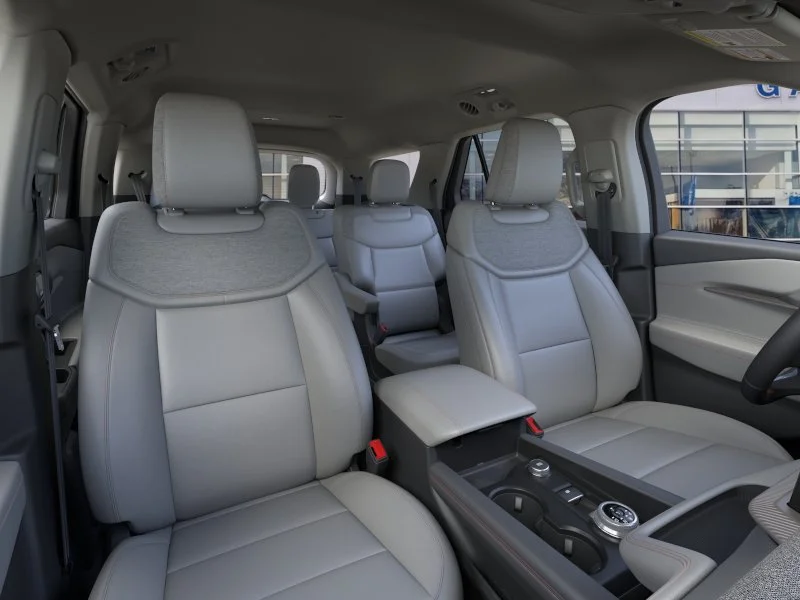 New 2026 Star White Metallic Tri-Coat Ford Active image 33
