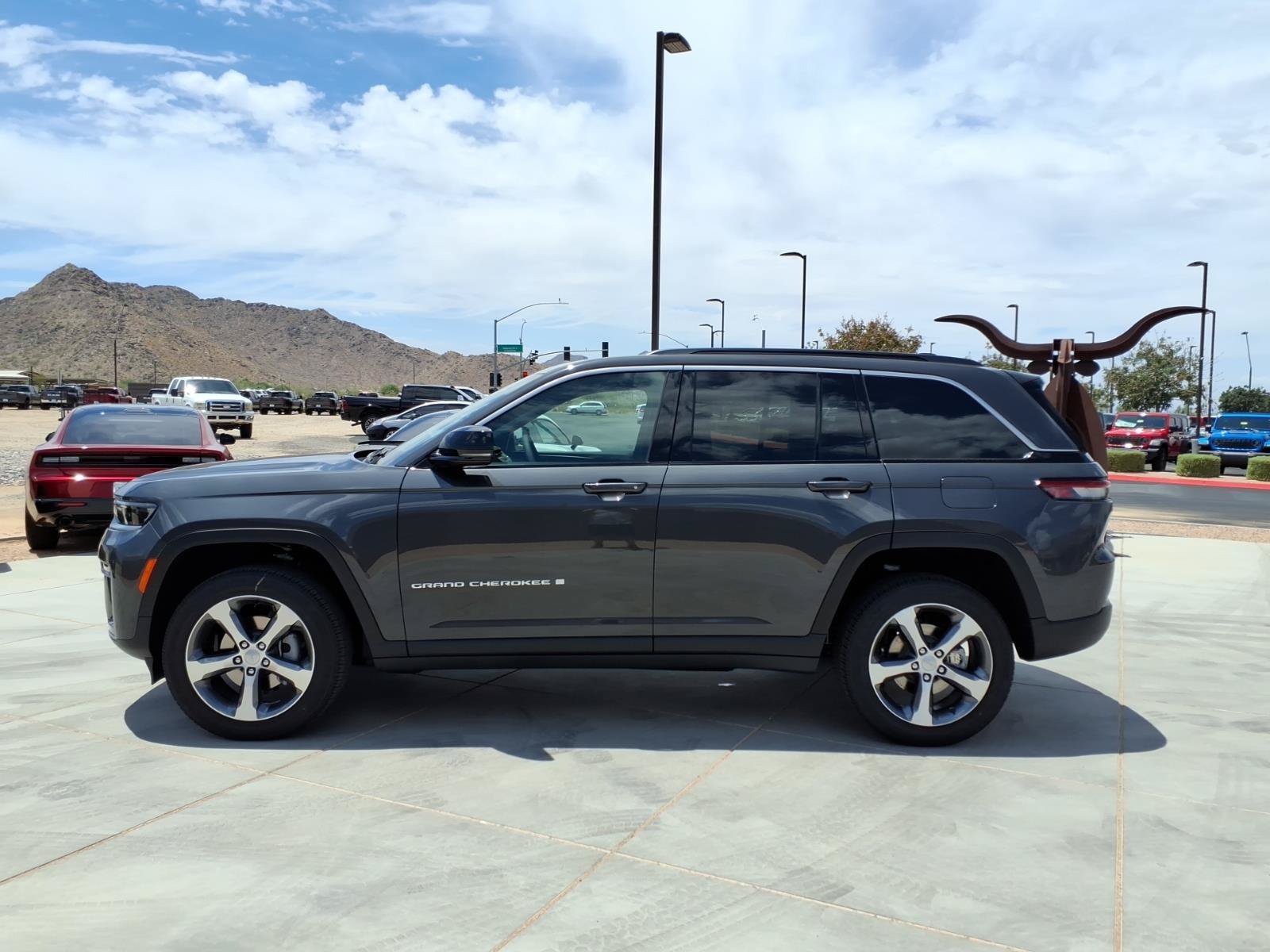New 2026 Baltic Gray Metallic Clear-Coat Exterior Paint Jeep Limited image 3