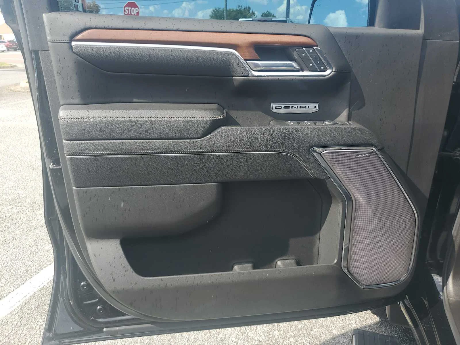 Used 2023 ONYX BLACK GMC Denali image 23