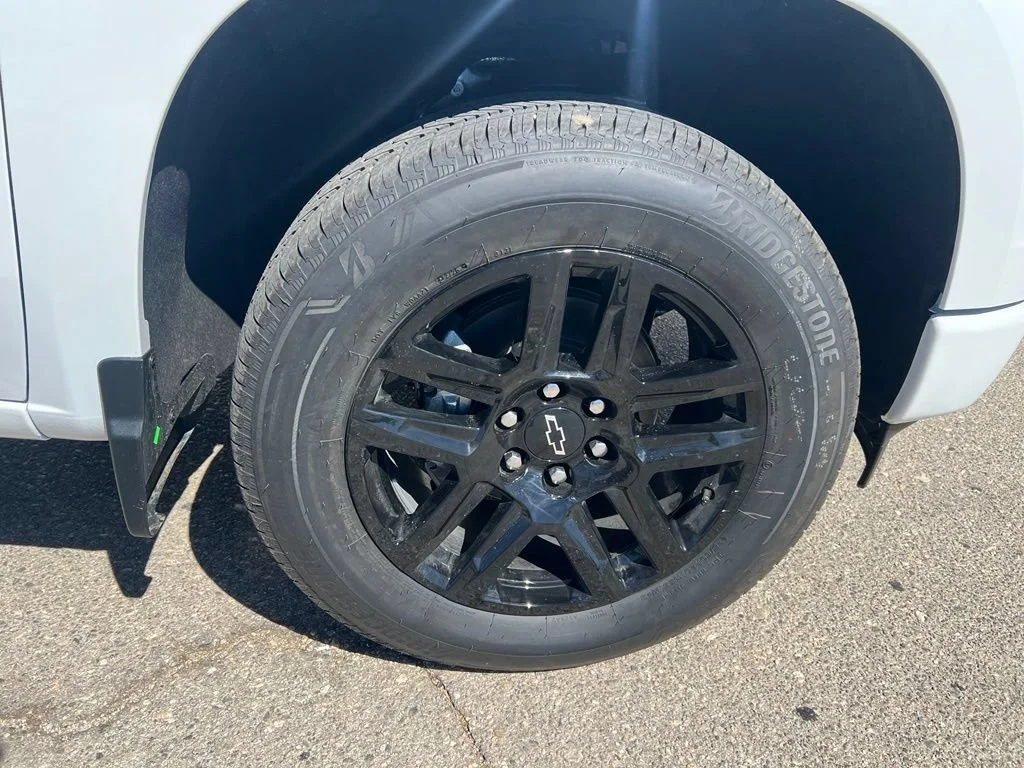 New 2026 Summit White Chevrolet RST image 31