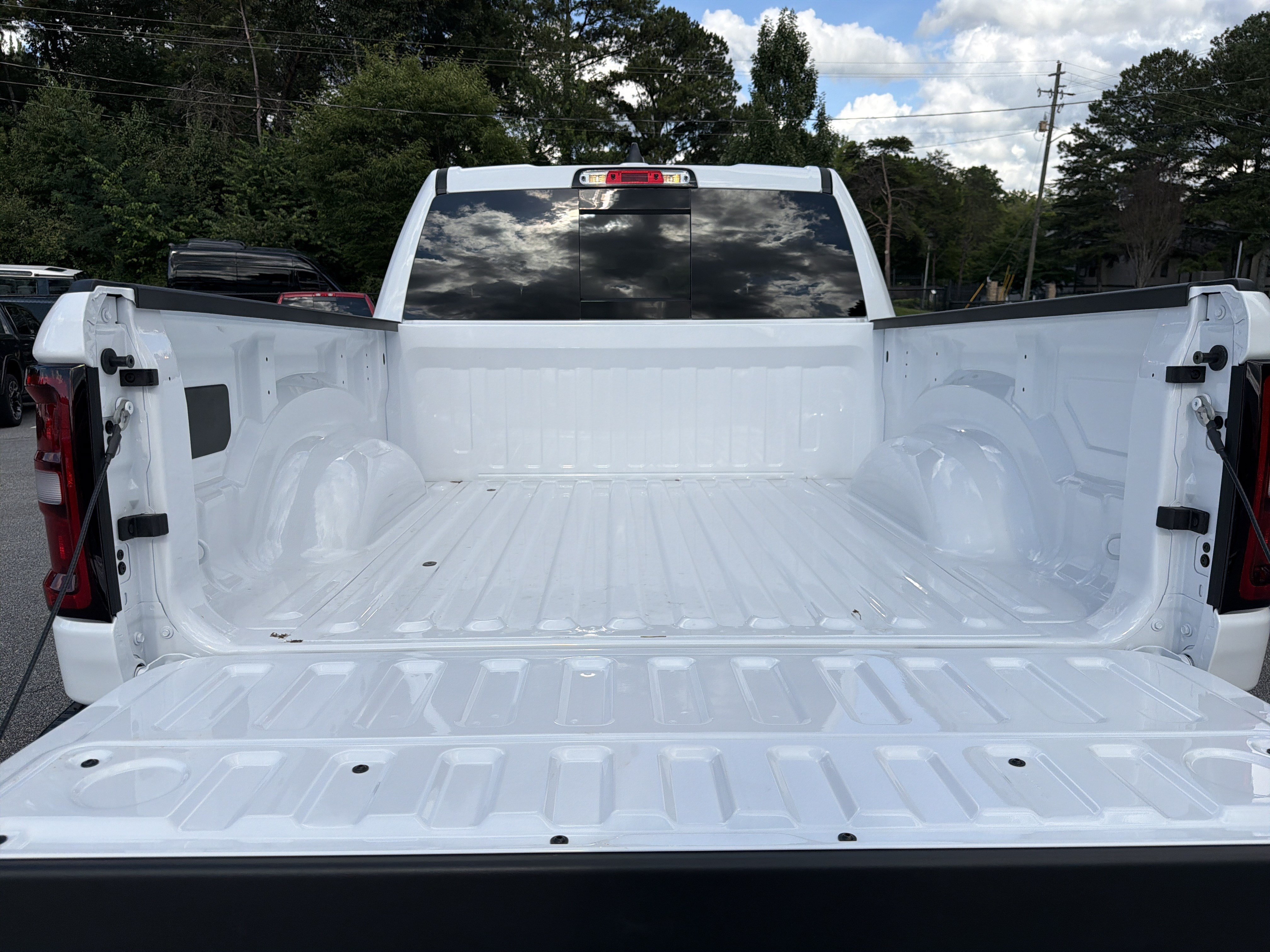 New 2026 Bright White Clear-Coat Exterior Paint RAM Warlock image 22