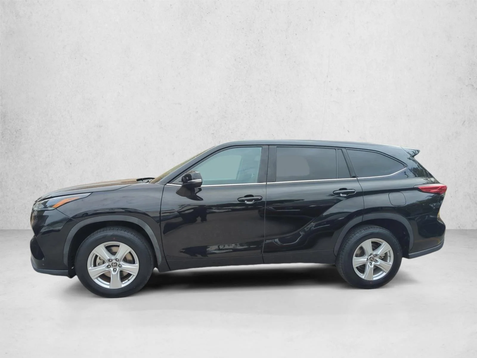 Used 2021 Midnight Black Metallic Toyota LE image 8