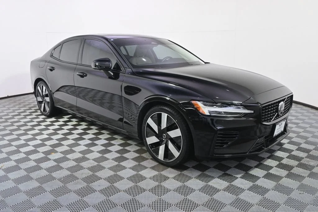 Used 2023 Black Volvo Plus Dark Theme image 8