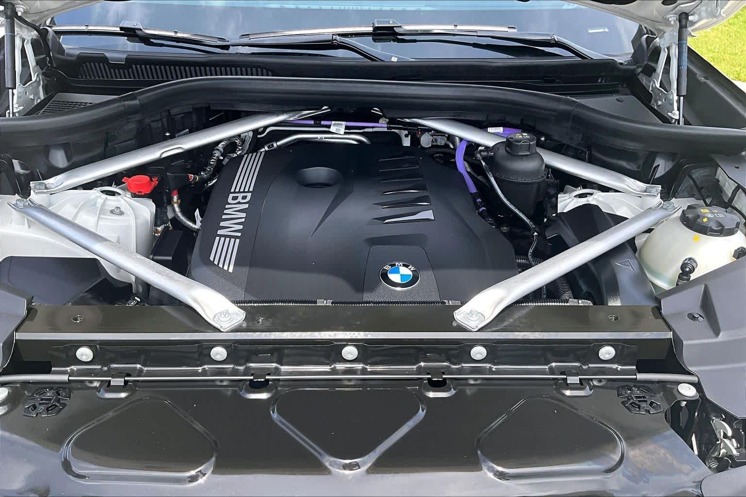 Used 2025 Alpine White BMW xDrive40i image 31