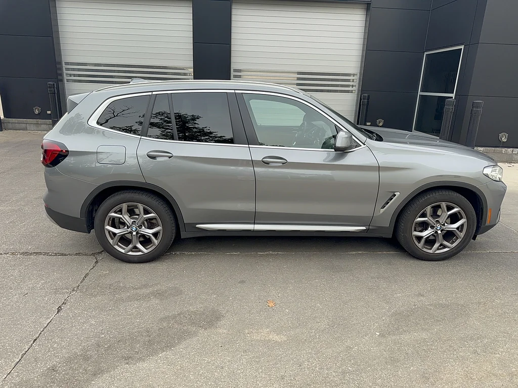 Used 2024 Skyscraper Grey Metallic BMW xDrive30i image 4
