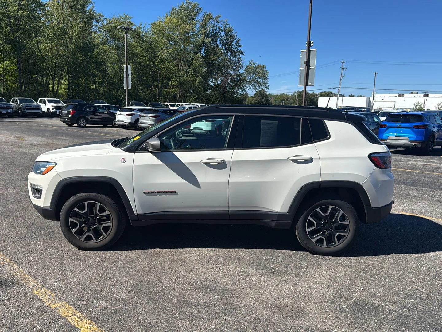 Used 2019 White Clearcoat Jeep Trailhawk image 4