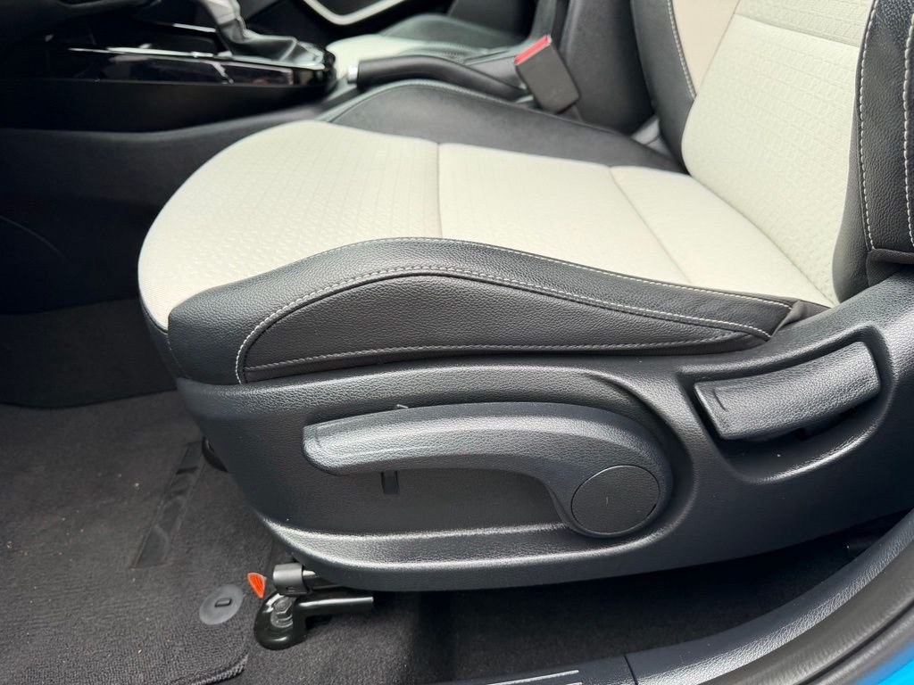 Used 2023 Surf Blue w/Black Roof Kia GT-Line image 14