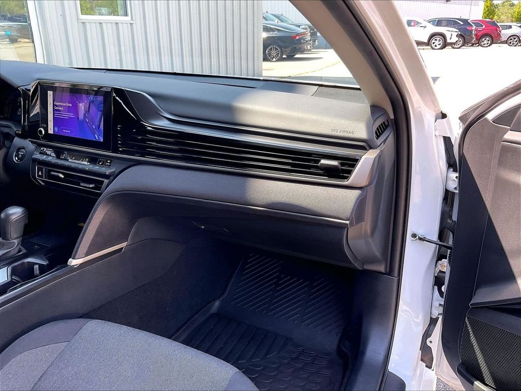 Used 2025 White Toyota LE image 13