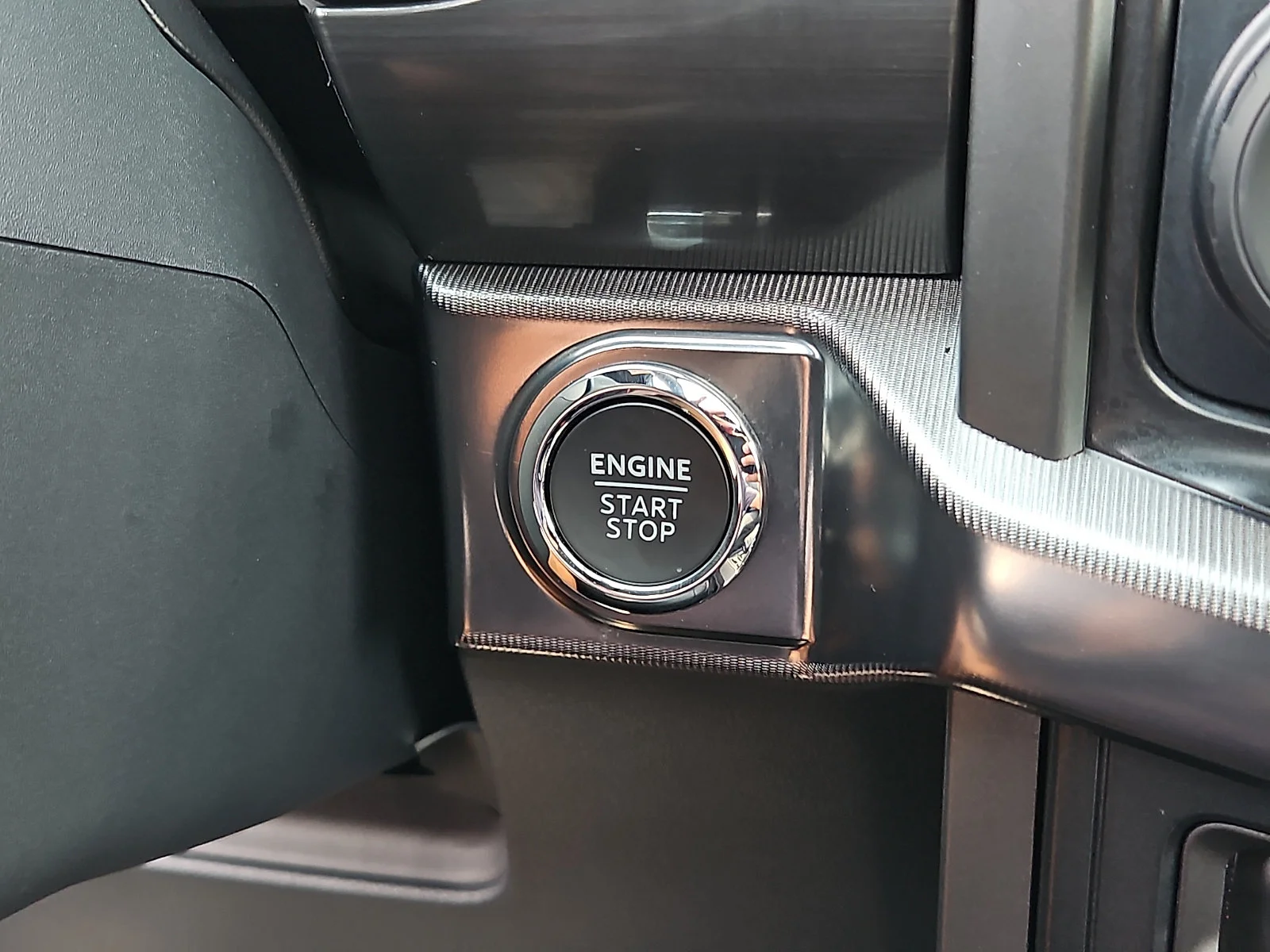 Used 2026 Carbonized Gray Metallic   M7 Ford LARIAT image 24