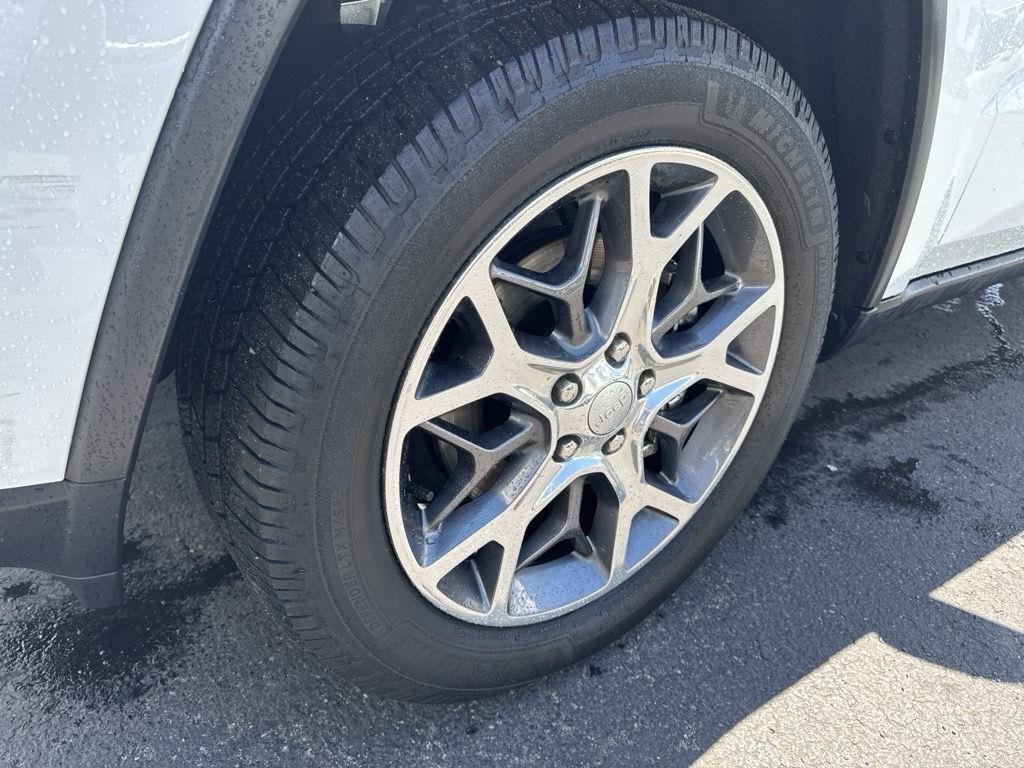 Used 2021 Bright White Clearcoat Jeep Limited image 9