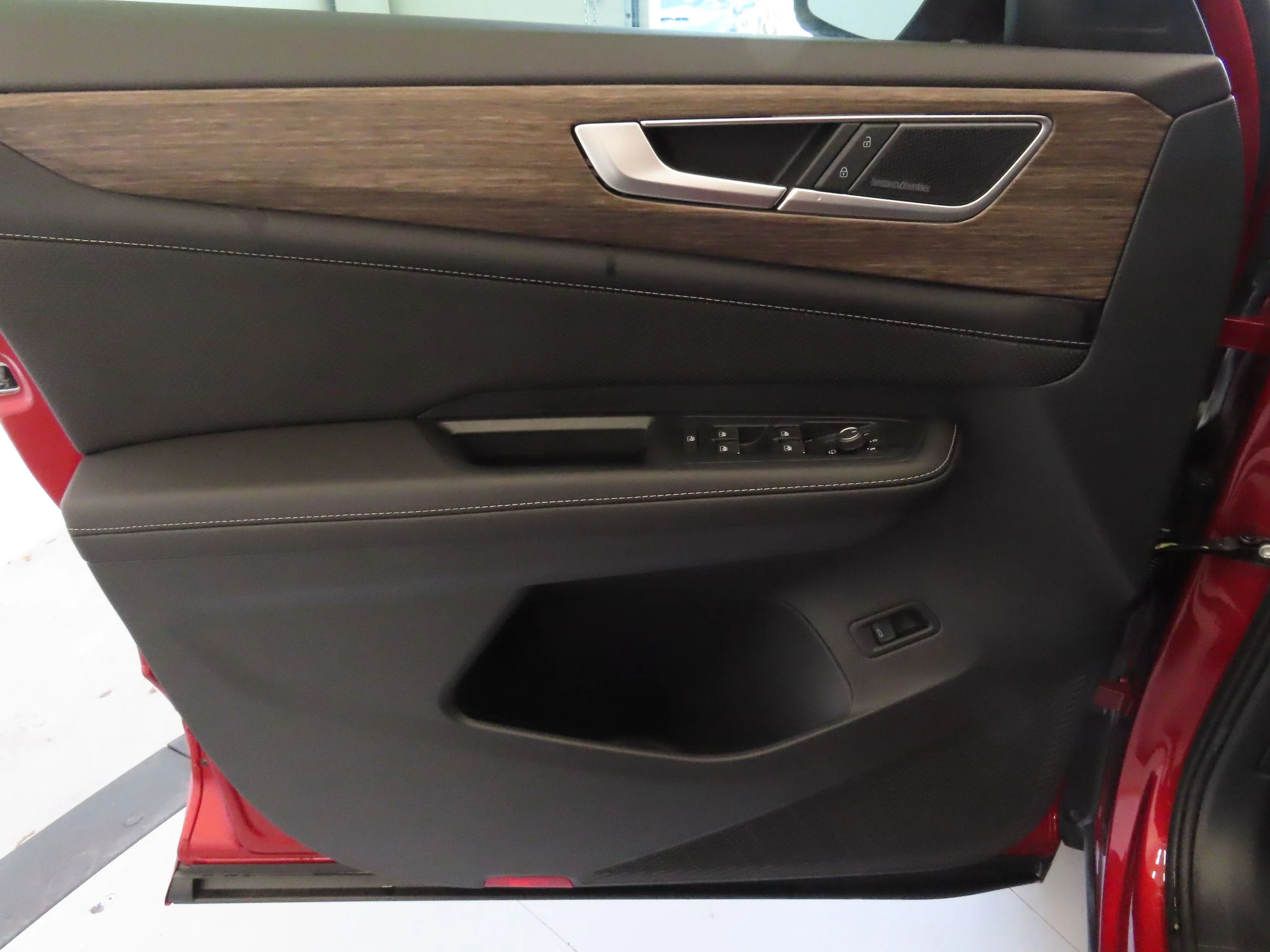 2025 Volkswagen Atlas SEL Premium R-Line - Photo 11