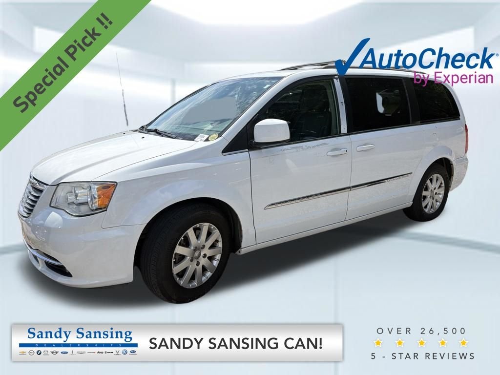 2016 Chrysler Town & Country Touring's photo