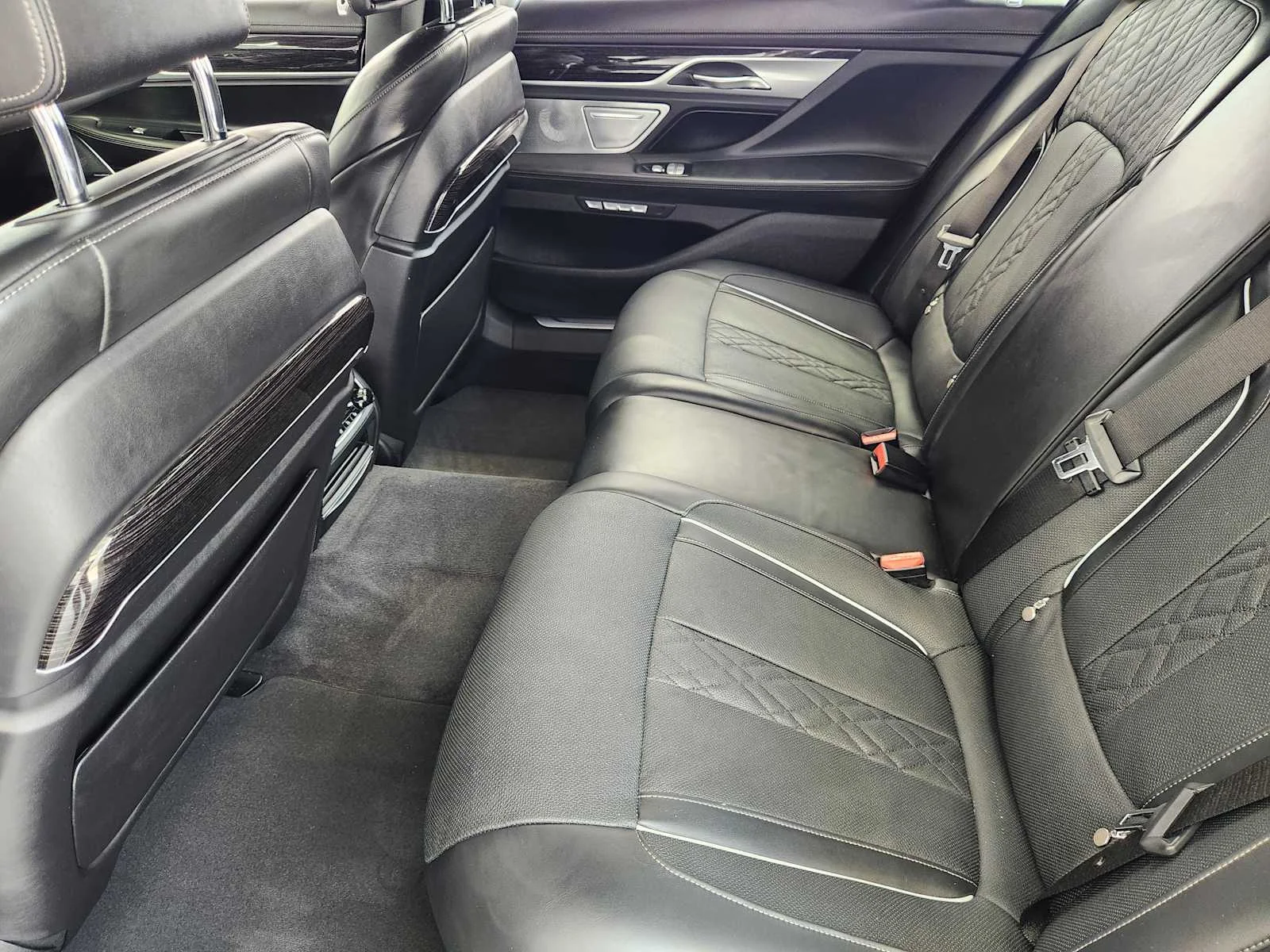 Used 2018 MINERAL WHITE BMW 750i image 23