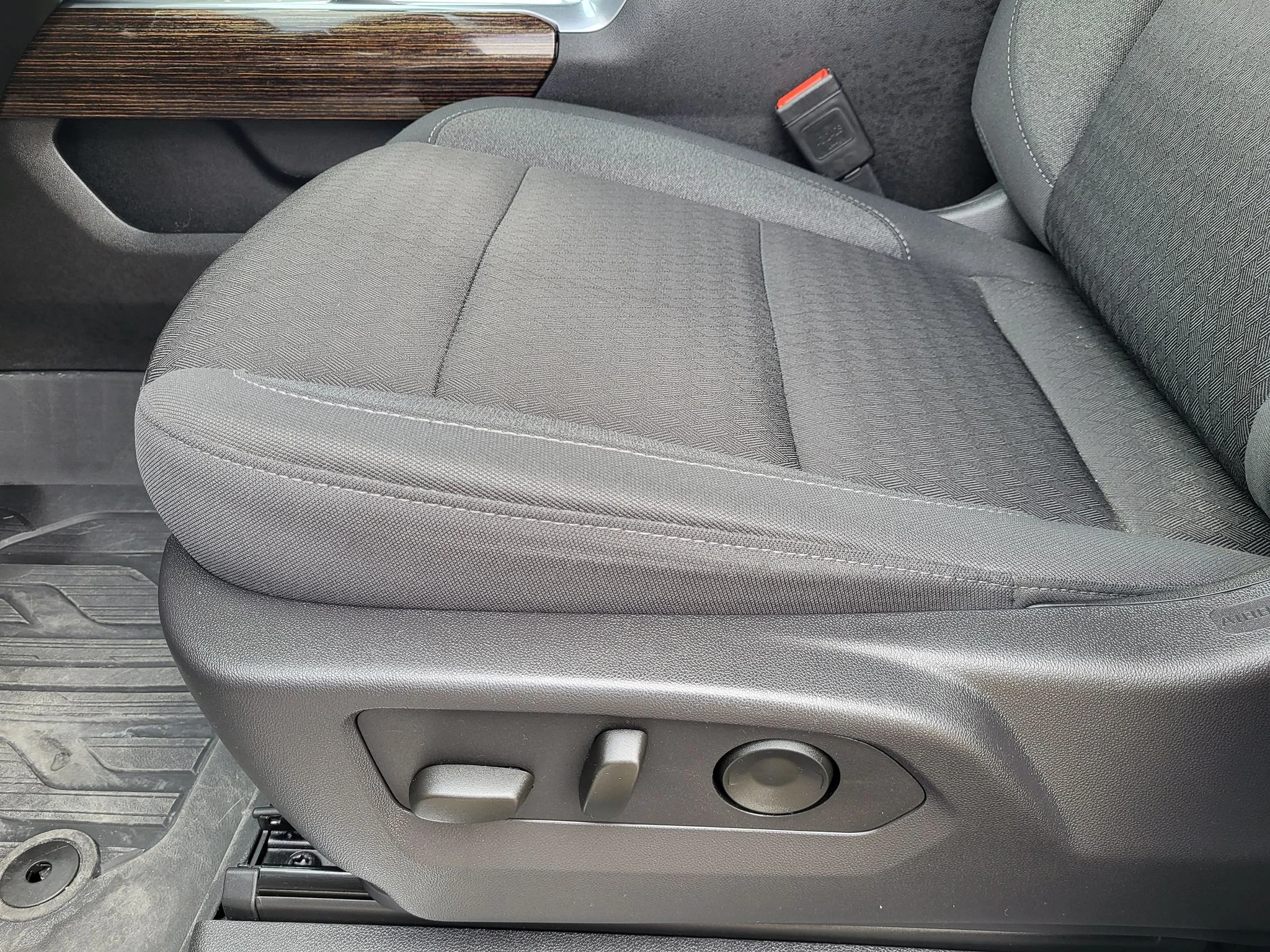 Used 2025 Sterling Metallic GMC Elevation image 19