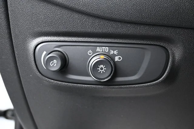 Used 2024 Summit White Chevrolet LT image 13