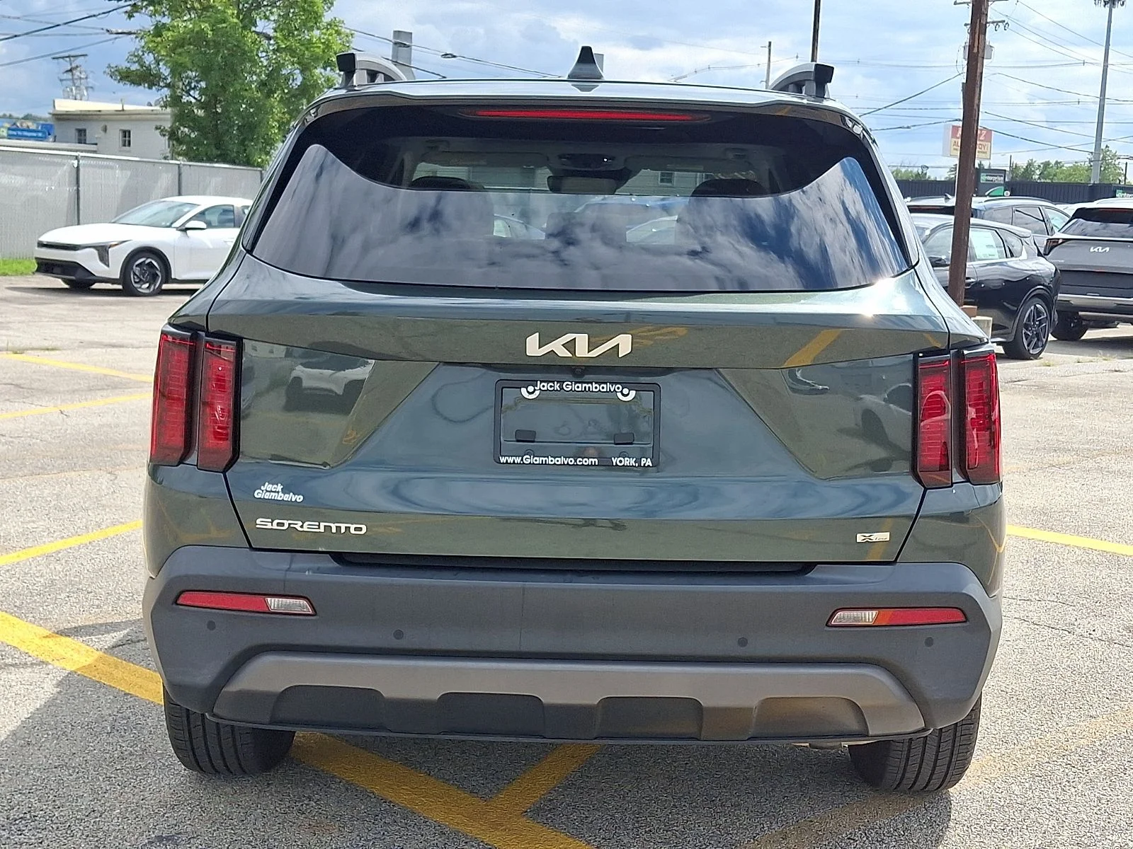 Used 2023 Green Kia X-Line S image 3
