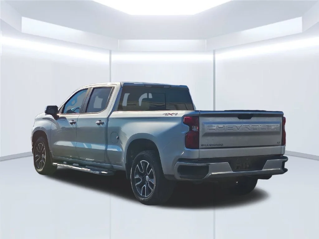 Used 2019 Silver Ice Metallic Chevrolet LT image 7