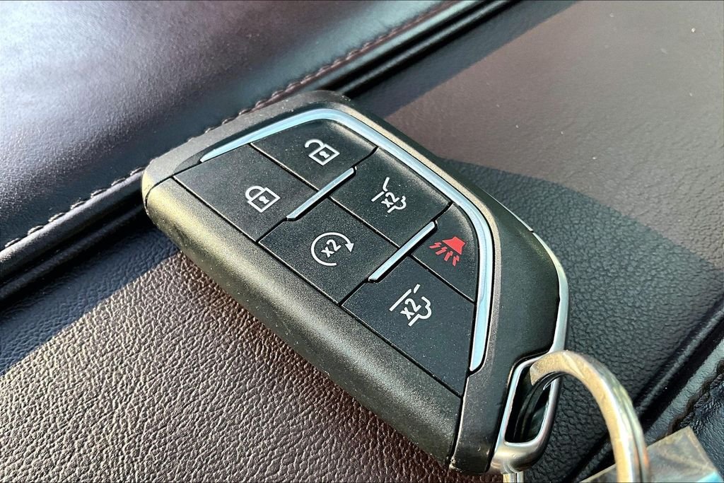 Used 2023 White Cadillac Sport Platinum image 10