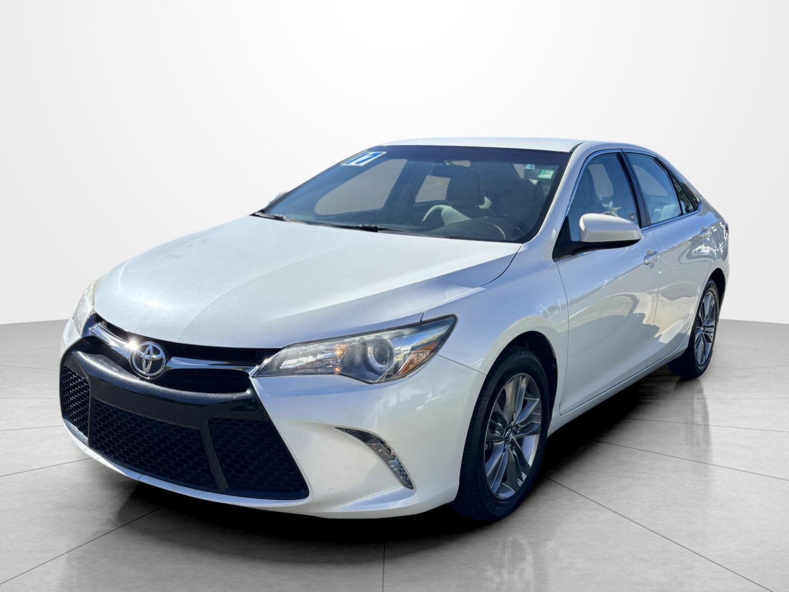 Used 2017 Blizzard Pearl Toyota SE image 1