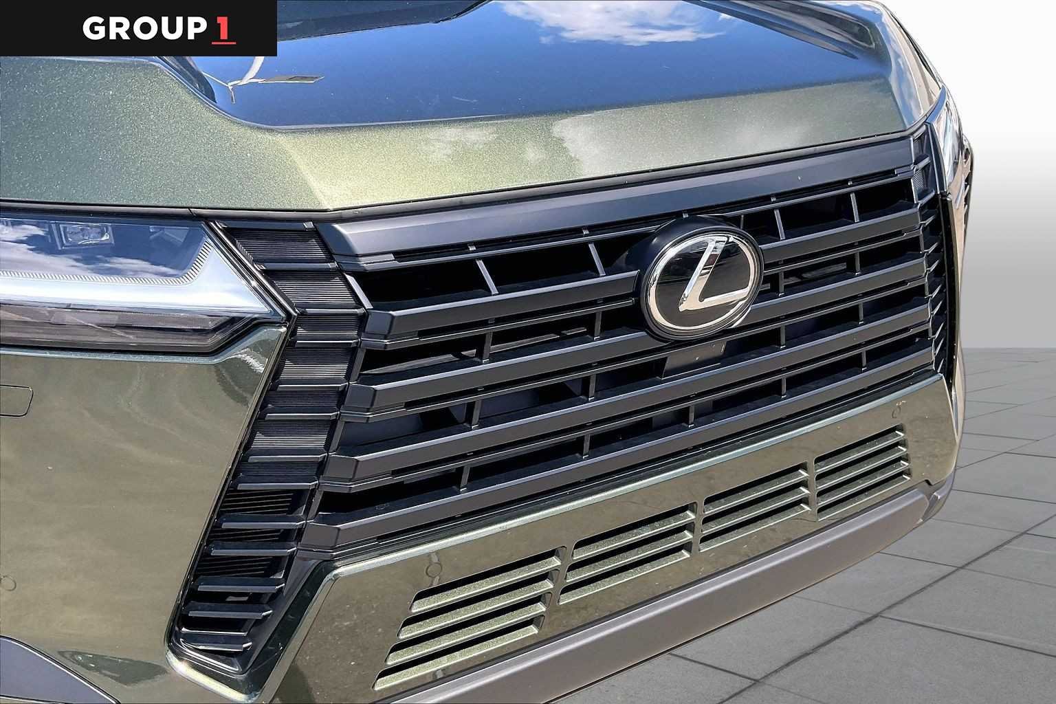 Used 2025 Nori Green Pearl Lexus Premium image 27