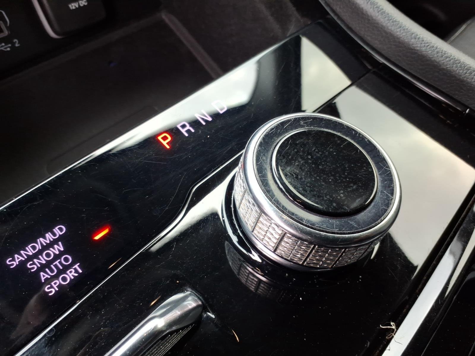 Used 2021 Diamond Black Crystal Pearlcoat Jeep Limited image 9