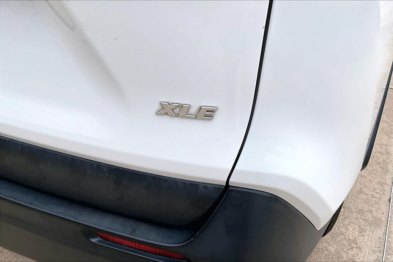 Used 2020 Super White Toyota XLE image 11