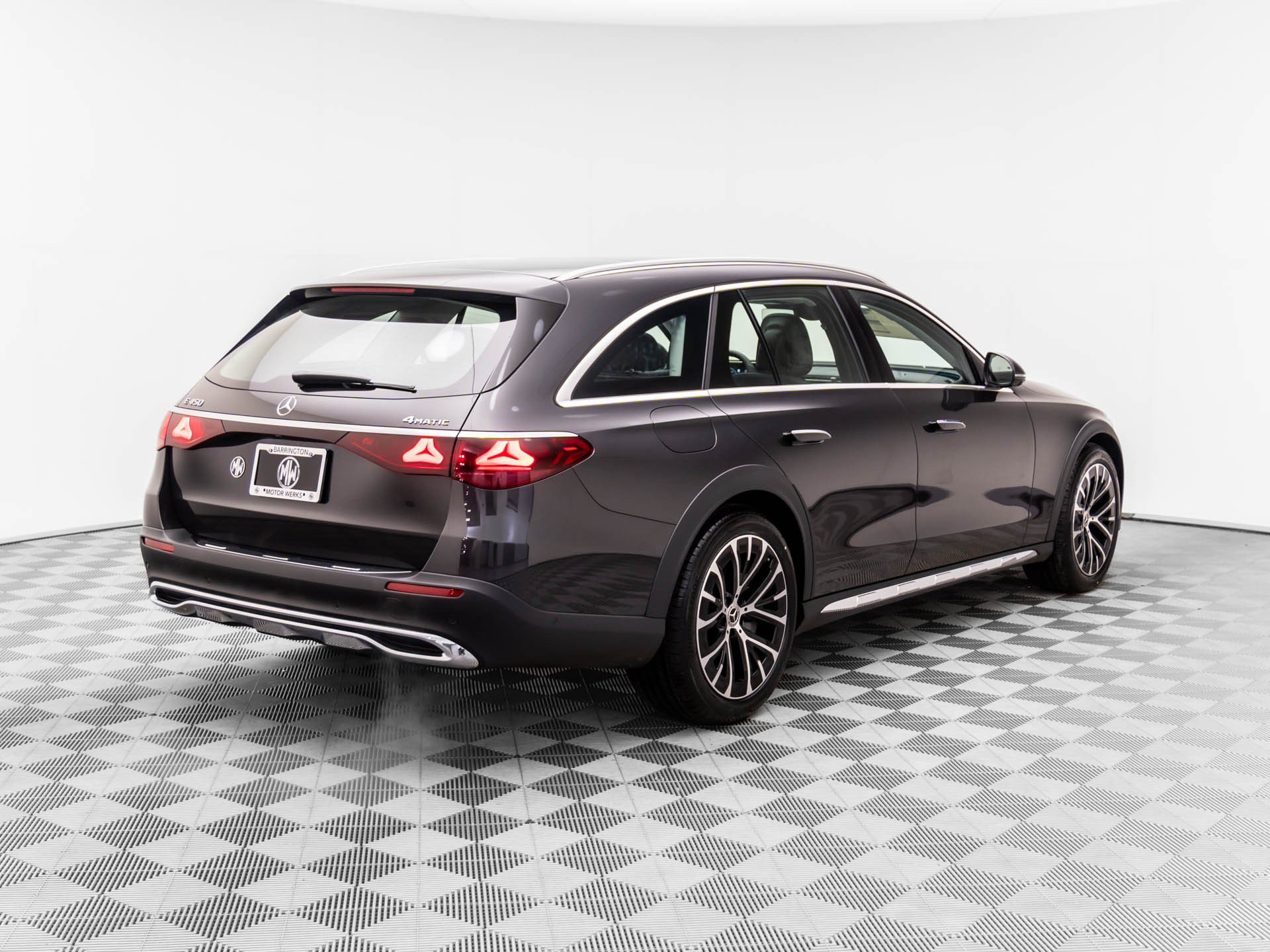 Used 2025  Mercedes-Benz E 450 image 5