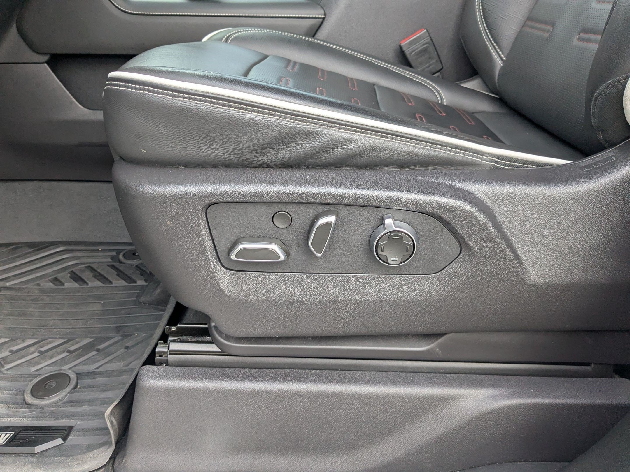 Used 2024 Summit White GMC AT4X image 28