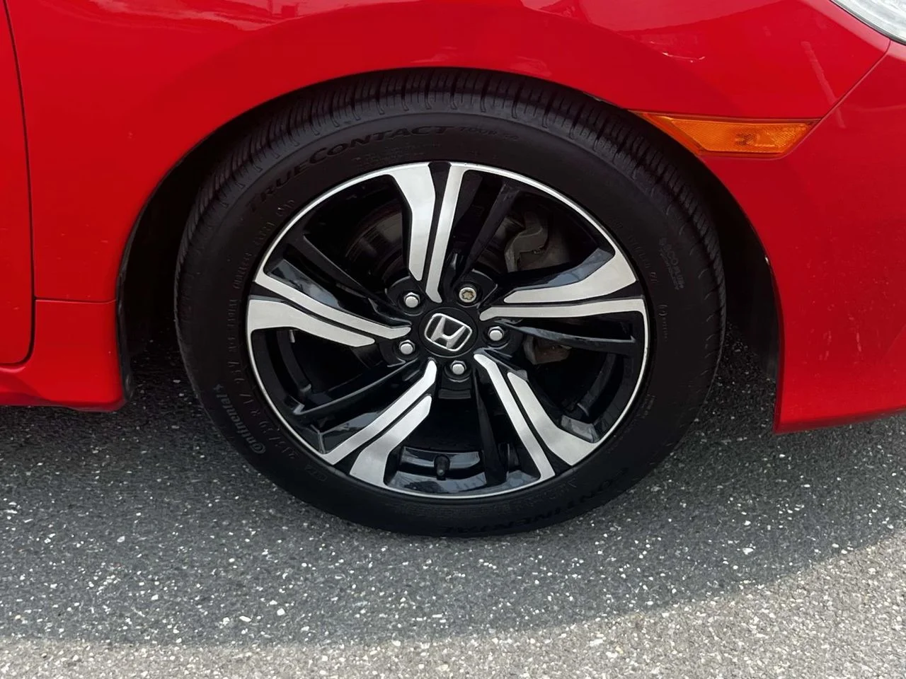 Used 2016 Red Honda Touring image 14