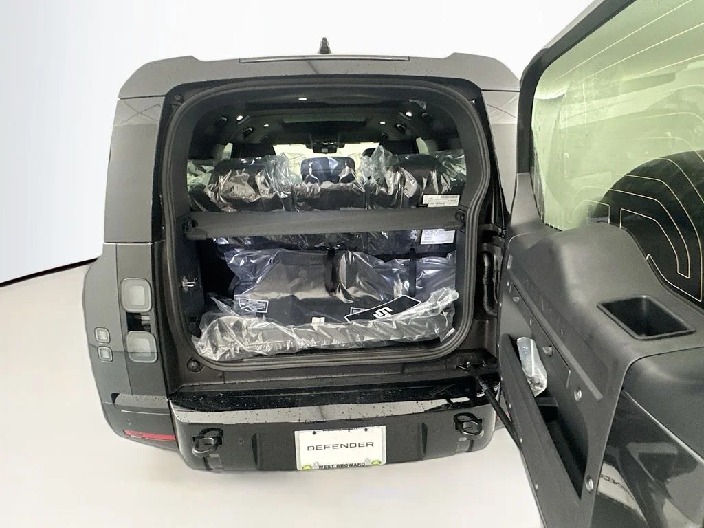New 2026 Carpathian Grey Land Rover X-Dynamic SE image 26