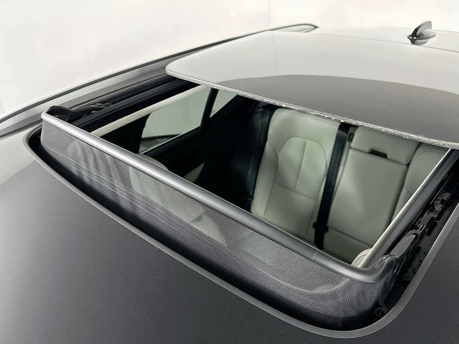2025 Volvo XC40 Plus - Photo 19