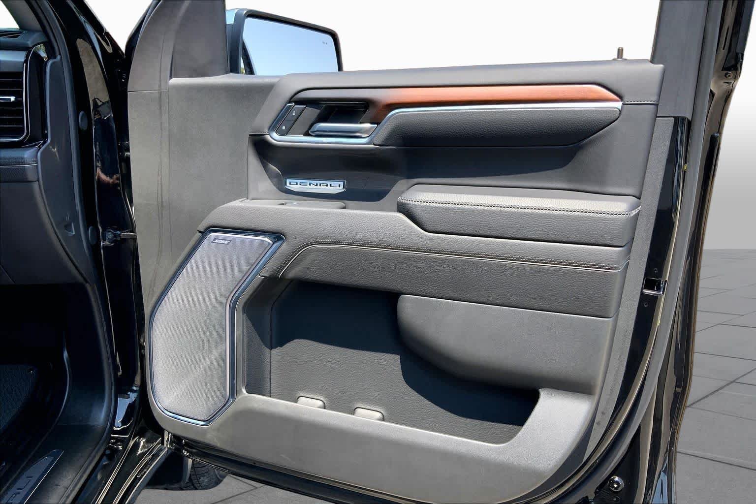 Used 2024 Onyx Black GMC Denali image 23