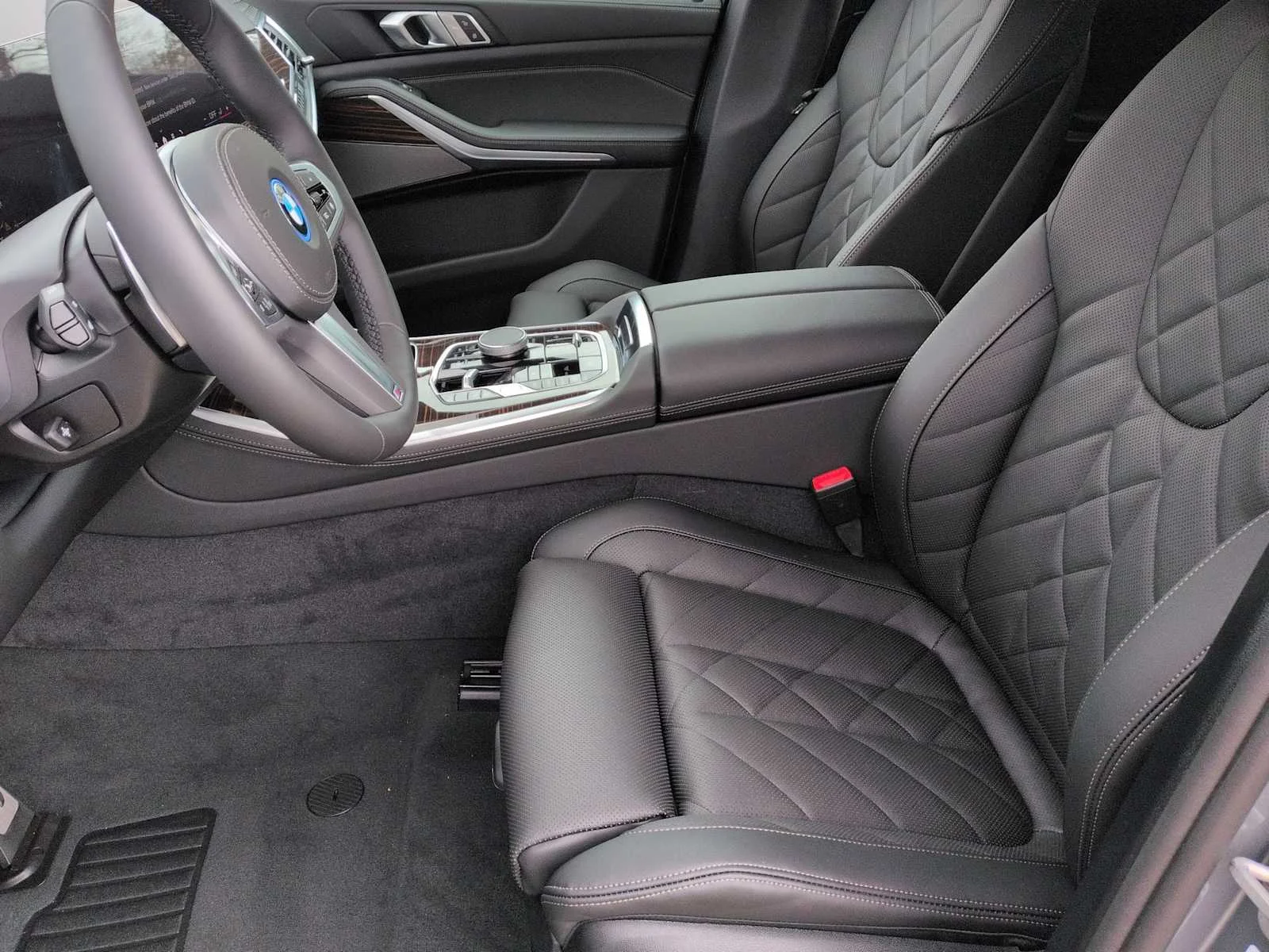New 2026 Skyscraper Grey Metallic BMW xDrive50e image 16