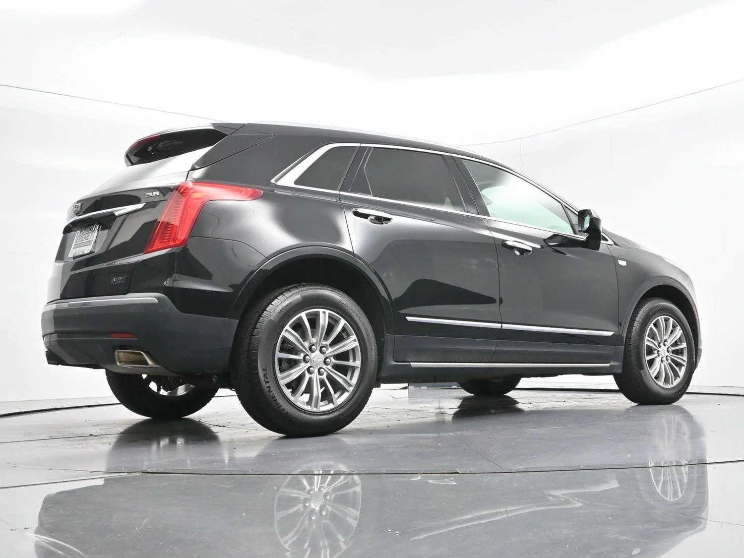Used 2017 STELLAR BLACK METALLIC Cadillac FWD image 46