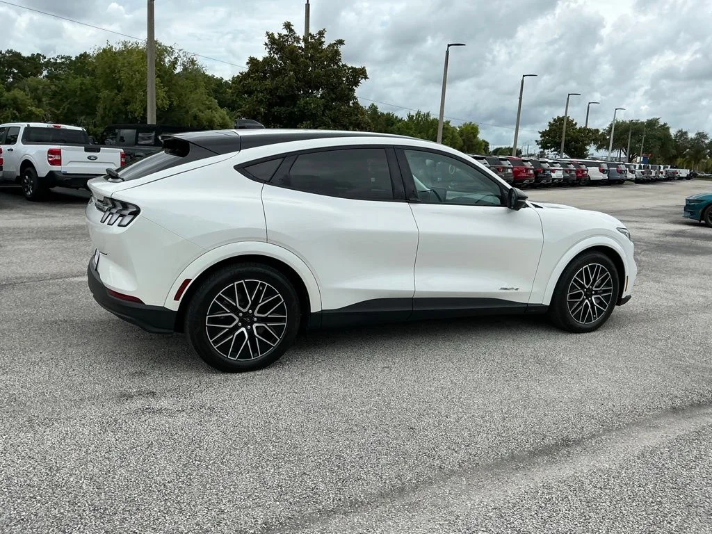 Used 2025 White Ford Premium image 16