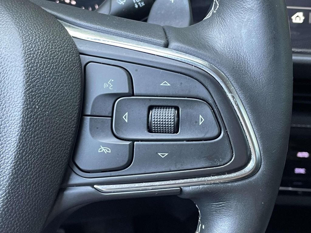 Used 2022 Blue Buick Essence image 21