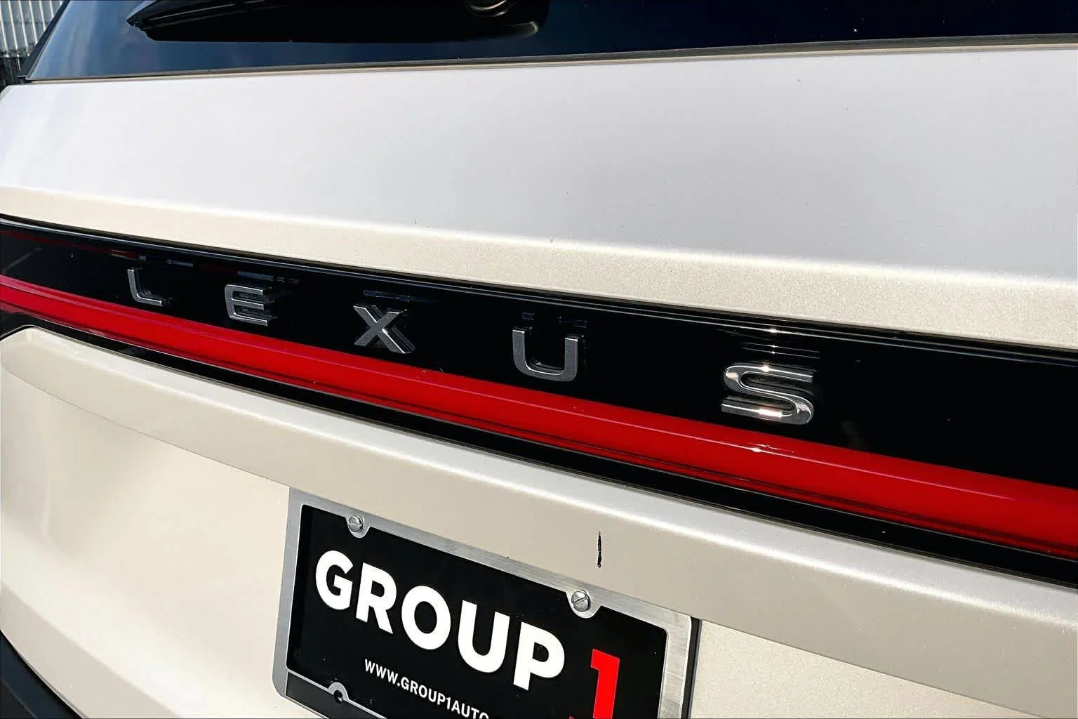 Used 2025 Wind Chill Pearl Lexus Premium image 31