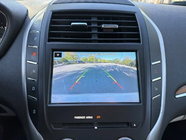 Used 2016 White Lincoln Reserve image 17