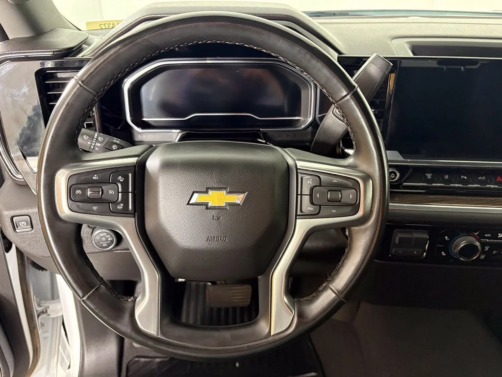 Used 2025 Summit White Chevrolet LT image 28