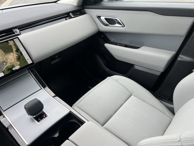 Used 2025 Fuji White Land Rover S image 16