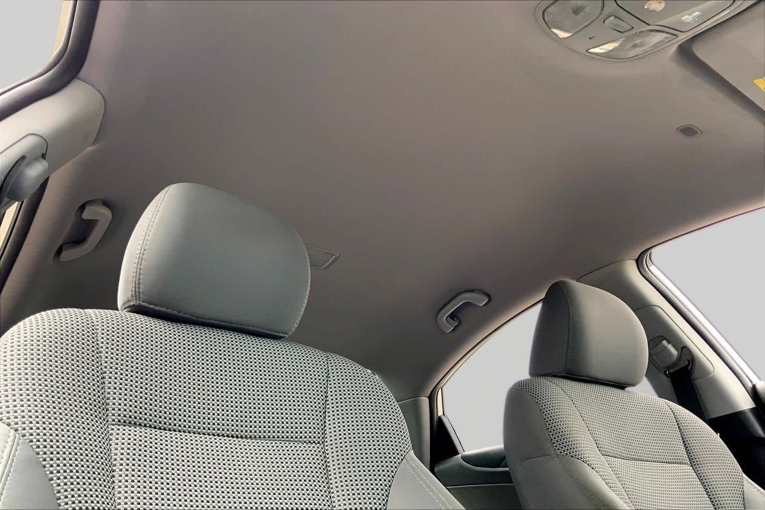 Used 2012 Radiant Silver Hyundai GLS image 14