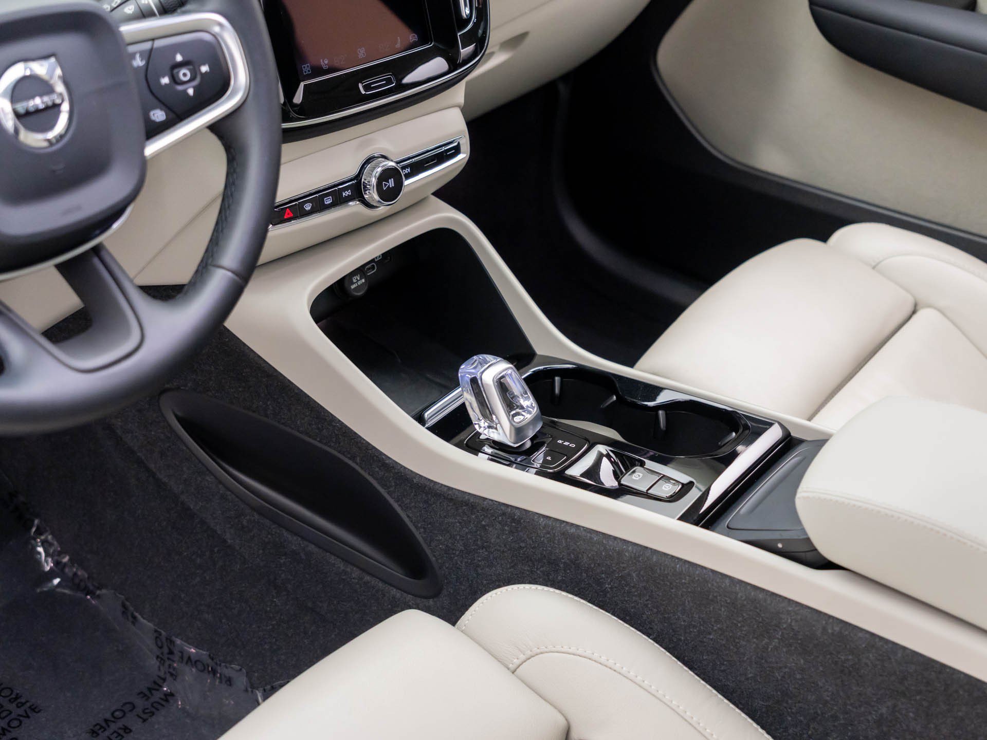 Used 2023 White Volvo Ultimate image 13