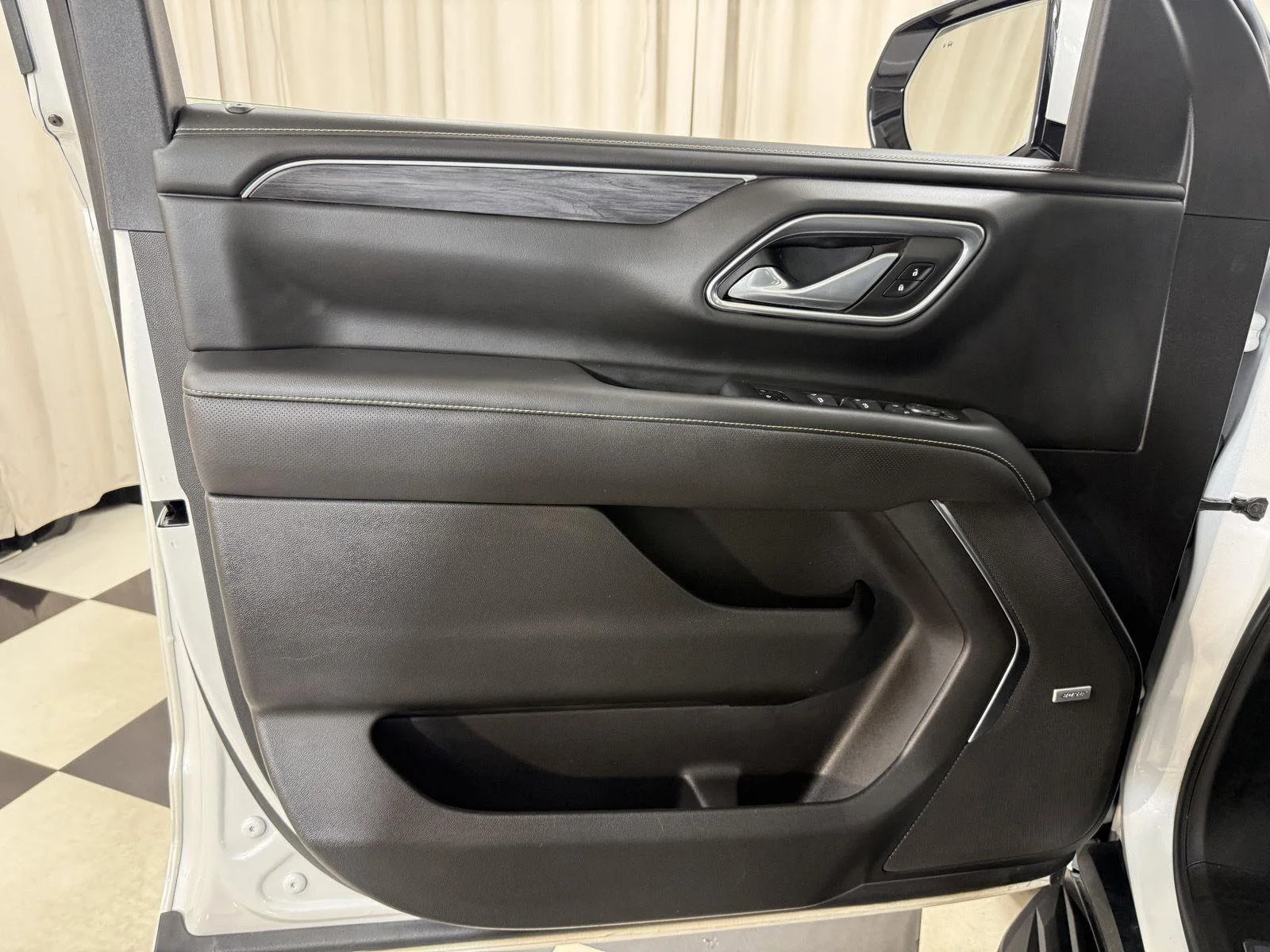 Used 2021 White GMC SLT image 24